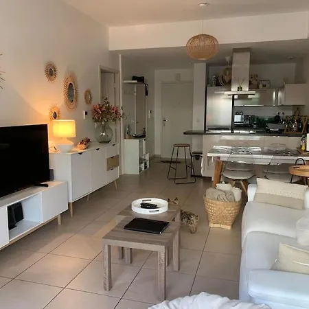 Jolie T2 En Rez-de-jardin A 150m Du * Εξ Λε Μπαν