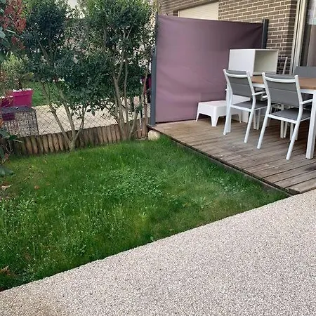 Διαμέρισμα Jolie T2 En Rez-de-jardin A 150m Du *