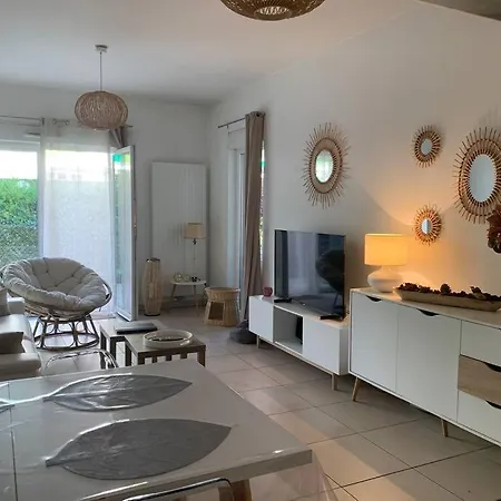 Jolie T2 En Rez-de-jardin A 150m Du *